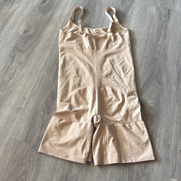 Women's Cream Shapewear Bodysuit size XL - Picture 6 of 10